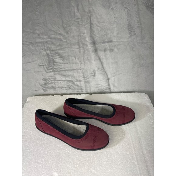Cloud steppers by Clark women's size 9M soft cushion Burgundy flat shoes - Picture 1 of 16